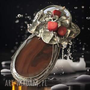 brązowy agat z miedzianymi liśćmi, metaloplastyka wisior agatem, artystyczny