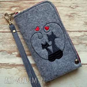 Filcowe etui na telefon Zakochane Koty - handmade z haftem