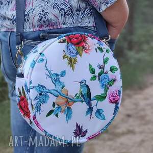 na ramię round bag - niebieskie kolibry, elegancka nowoczesna, kwiaty, koliber