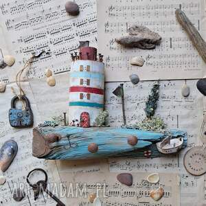 Prezent Rustykalny z latarnią morską, wieszak z drewna