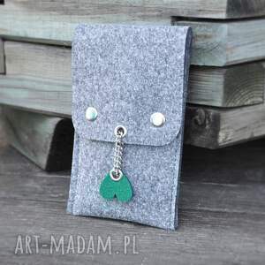 etui na długopisy i ołówki - szare z zielonym sercem, filcu, filcowy