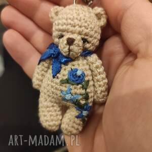 Breloczek miś Blue Flower z haftem imienia i szkatułką