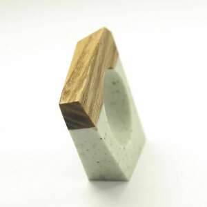pierścionek beton i dąb, minimalistyczny dąb prezent, sztuka