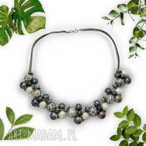 FEBOO w szarościach, naszyjnik - ceramiką