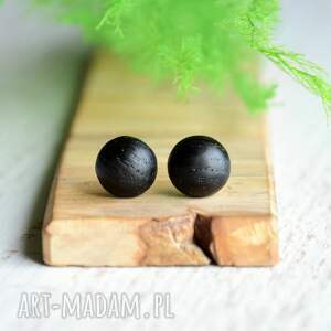 okrągłe kolczyki z czarnego dębu i srebra, czarne kolczyki, drewniane