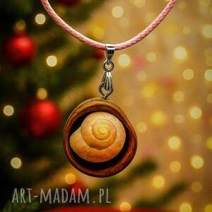 wisiorek muszla aleksandry - pirografia, ręcznie wykonany, oryginalna biżuteria