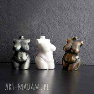 handmade dekoracje trzy małe kobietki wysokie na ok. 4,6 cm zestaw 1