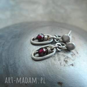 Mini z granatami (małe kolczyki srebro, srebrne, ręcznie robiona biżuteria - prezent dla)