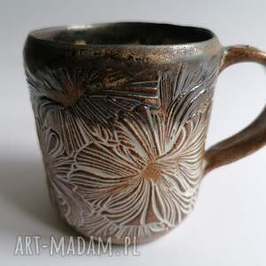 kubek kwiatowo - karmelowo złotawo ceramika rękodzieło z gliny