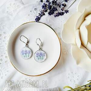 kolczyki wyszywane lawendowe okrągłe - bigle z muszelką, haft płaski mamy