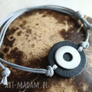 bransoletka na sznurku z metalowymi dodatkami, skórzana, prezent, okrągła