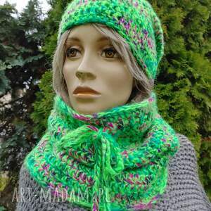 kolorowy komplet czapka i komin robione na szydełku