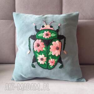 Poszewka z haftem chrząszcza - szept ogrodu - poduszka