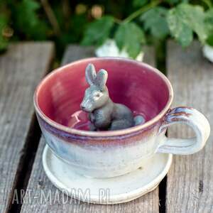 filiżanka z figurką królika / beżowy róż ok 260ml, ceramika na prezent