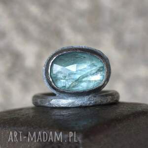 pierścionek z kyanitem, kianitem