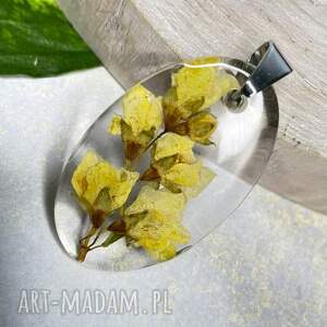 z gałązką jaśminu z1734, owalny, wisiorek z żywicy