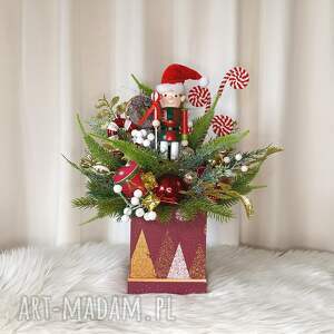 prezent święta Dekoracja na Boże Narodzenie z elfem. Stroik