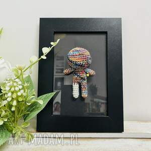 kolorowa laleczka voodoo w ramce prezent z czarnym humorem