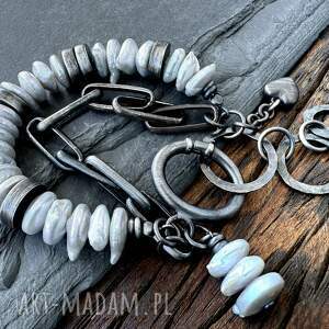 bransoletka z monetową, srebrną perłą fancy