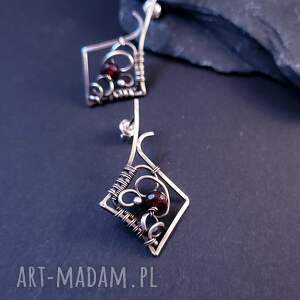 SCISLOWSKA: Caro - srebrne kolczyki z granatem fasetowany granat, srebro, sztyfty artystyczne