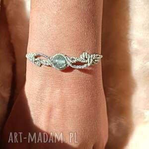 ogród fluoryt w makramie delikatna bransoletka pleciona jasna zieleń, kamienie