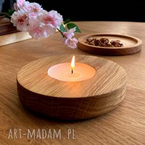 minimalistyczny świecznik dębowy na duży tealight drewna