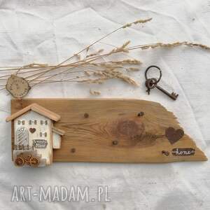 rustykalny wieszak na klucze no 1, stare drewno z domkiem