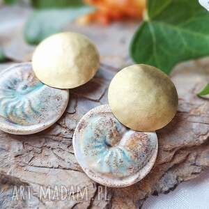 Kolczyki ceramiczne muszle i mosiężne koła boho