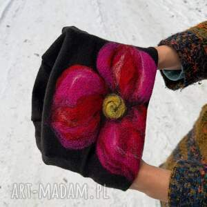 ruda klara czapka wełniana filcowana zimowa czarna handmade w kwiaty