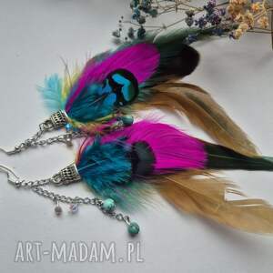 Kolczyki długie leciutkie pióra i koraliki wykonane w pojedynczym