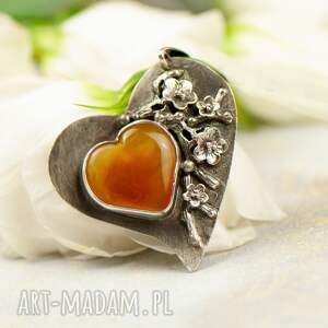 handmade wisiorki srebrny wisiorek z bursztynowym sercem a683