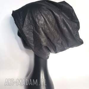 ręcznie wykonane czapki czapka czarna skóropodobna gnieciona, na podszewce, rozmiar