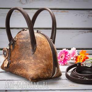 mała skórzana torebka noszenia w dłoni lub ukos przez