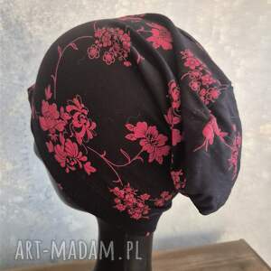 czapka czarna dzianinowa kwiaty czerwone, rozmiar uniwersalny bez podszewki