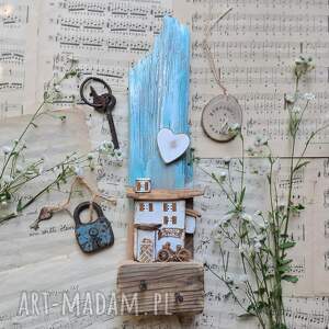 rustykalny wieszak z białym domkiem no 1, ozdoba do powieszenia na prezent