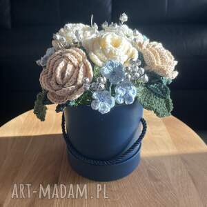 elegancki flowerbox szydełkowy - wieczne róże premium prezent / dzień kobiet