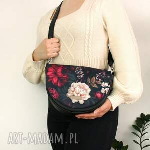 handmade na ramię torebka damska erin czarna z klapką w burgundowe kwiaty