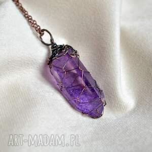 lavender net - naszyjnik z kryształem w barwie lawendy wisior na łańcuszku