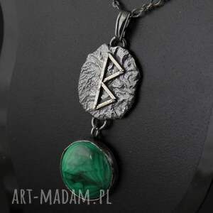 Runa z malachitem - srebrny talizman runiczny, berkano