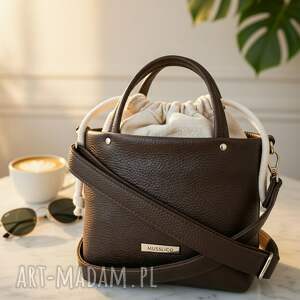 TOREBKA TYPU BUCKET WYKONANA ZE SKORY NATURALNEJ W KOLORZE GORZKIEJ