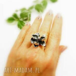 pierścionek srebrny z kwiatem szarej magnolii medium, biżuteria prezent, dal