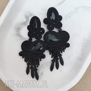Zjawiskowe kolczyki Glam Boho z sutaszu - haftowane i zdobione kryształkami