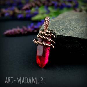 wisiorek wire wrapping z malinowym kwarcem, kamieniem