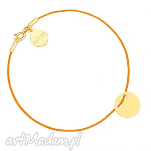 pomarańczowa sznurkowa bransoletka ze złotą karmą, blogerska