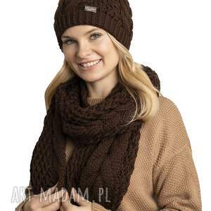 komplet damski czapka z pomponem i szal zimowy brązowy c10