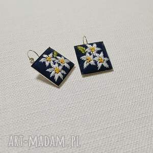 Ręcznie haftowane kolczyki MOC, haft płaski, na filcu, stylowo, boho