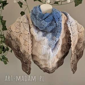 chustki i apaszki chusta szydełkowa z włóczki kokonek classic - błękitno beżowa