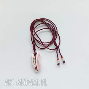 Wisiorek masa perłowa na sznurku z koralikami szklanymi - ręcznie robiony handmade