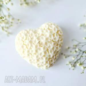 pomysł na prezent na święta Świeca sojowa Flower heart, dzień - matki