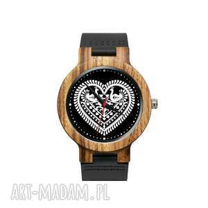 ręczne wykonanie zegarki drewniany zegarek na czarnym pasku z grafiką kocham